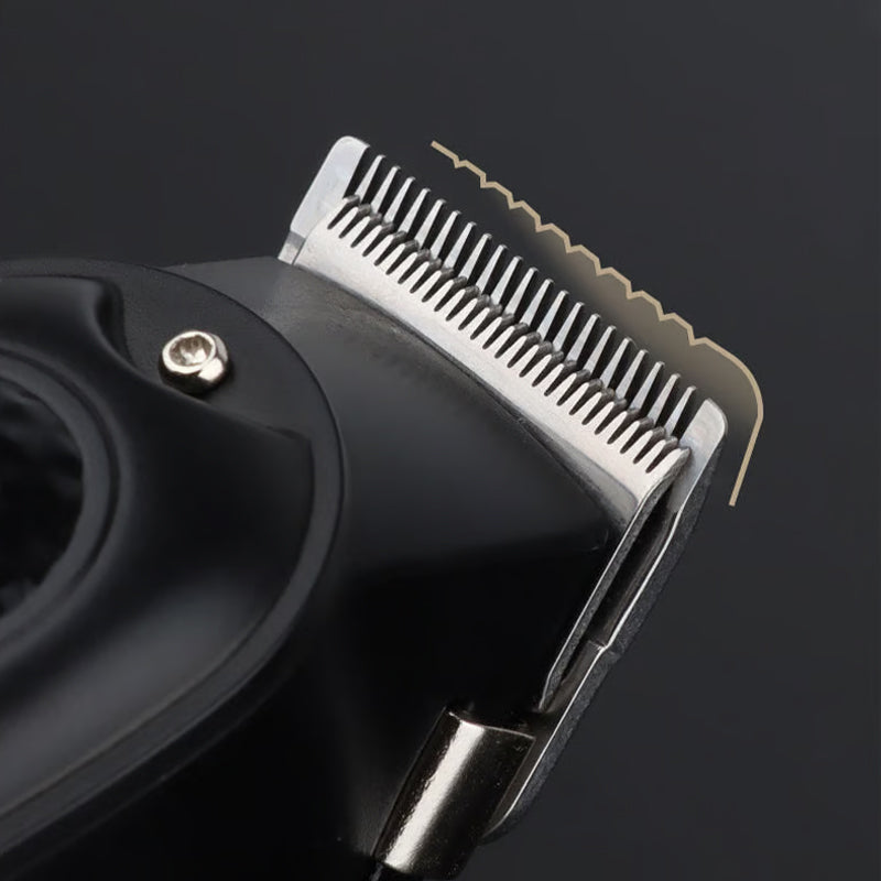 Close-up of the clipper cutting teeth
